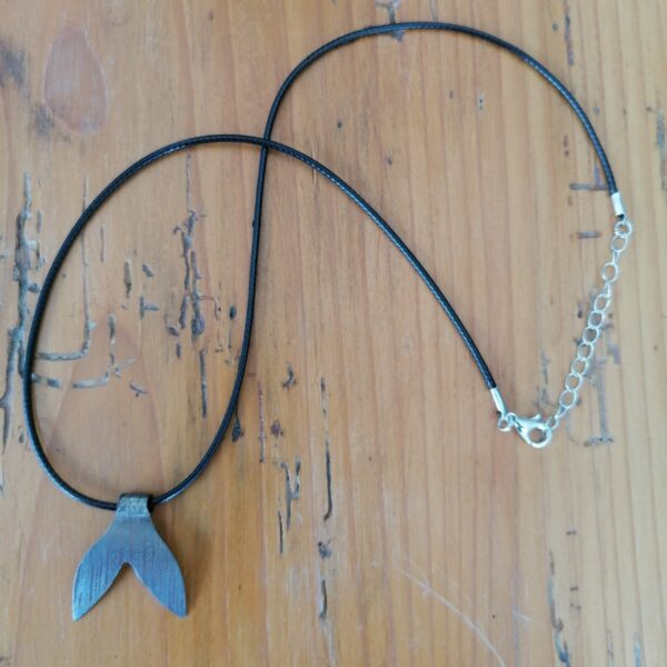 Pendentif queue de baleine