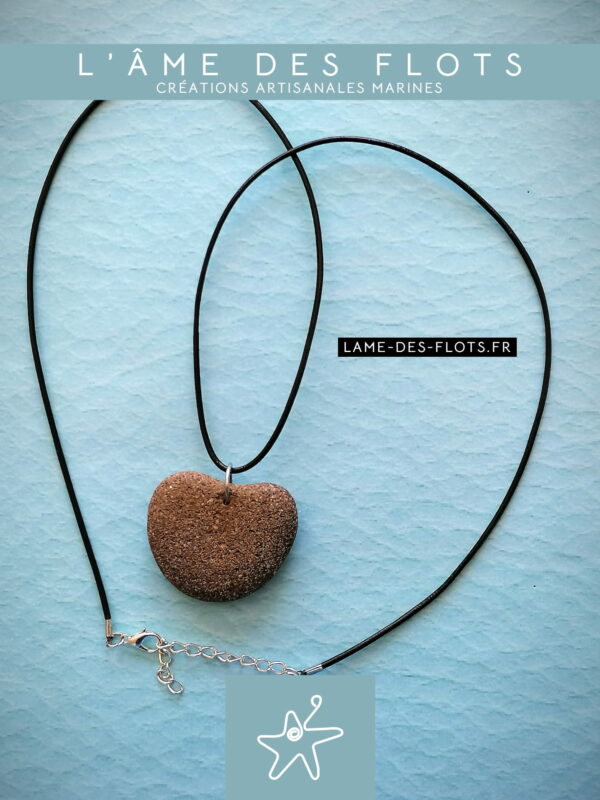 Collier "Coeur" en pierre roulée de rivière