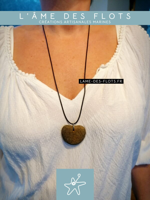 Collier "Coeur" en pierre roulée de rivière – Image 2